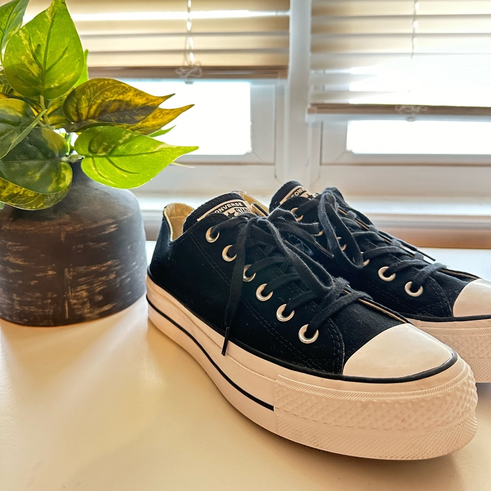 Black and white platform Converse